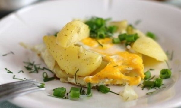 Запеченный омлет с картофелем: вкус детства из русской печи