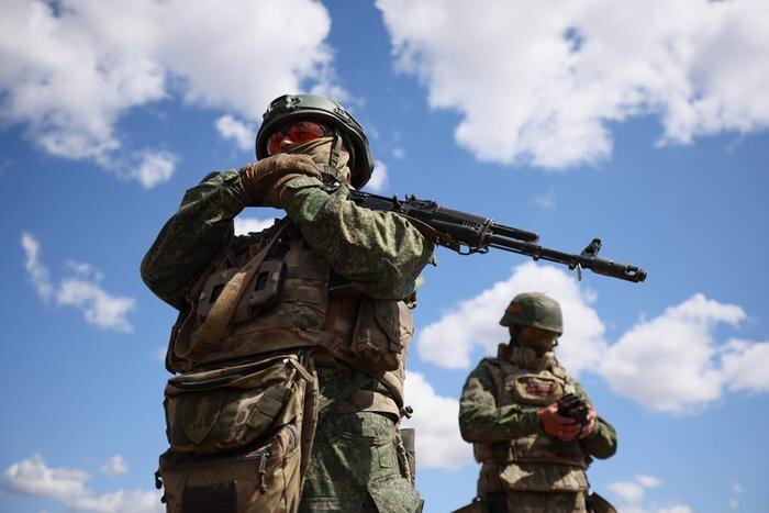 Законопроект о защите граждан России за границей: армия на страже