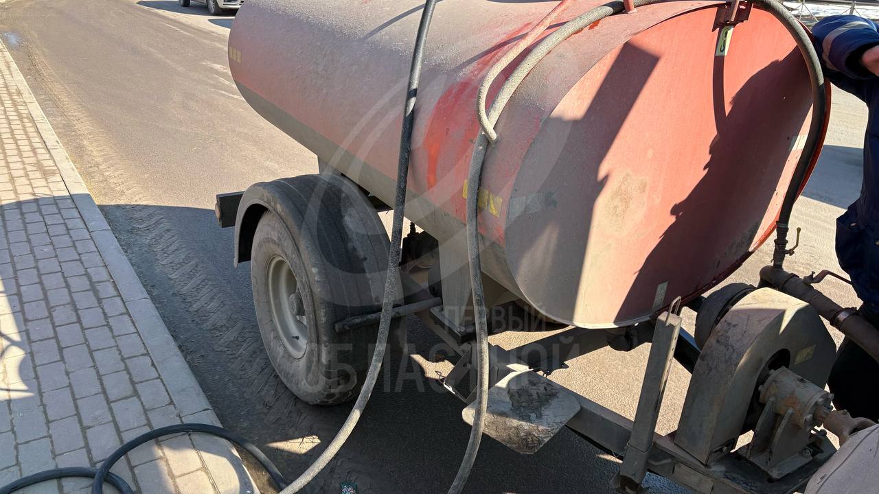 В Орле отмывают остановки общественного транспорта В Орле отмывают остановки общественного транспорта