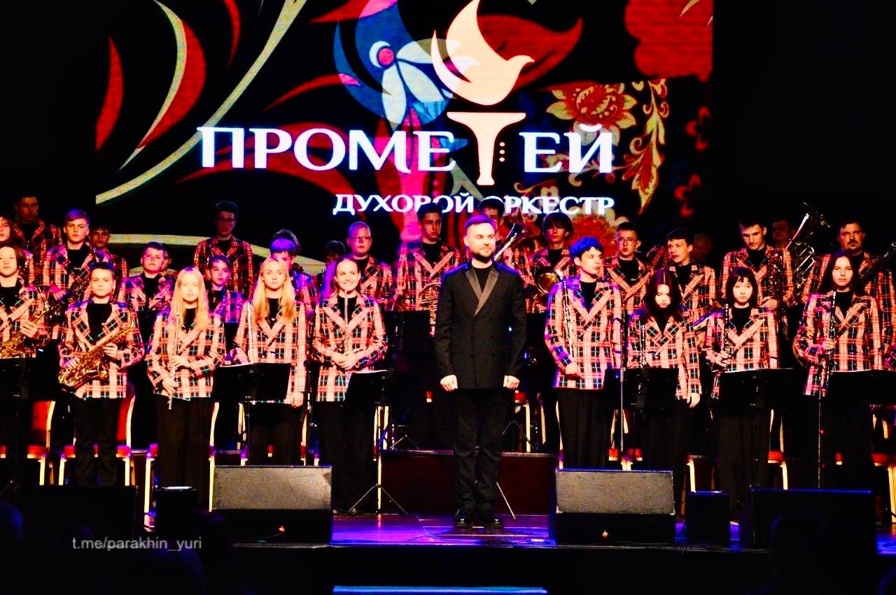 Юрий Парахин: Ежегодно 25 марта мы поздравляем всех, кто посвятил свою жизнь культуре: сотрудников библиотек и музеев, преподавателей школ искусств, артистов театров и концертных объединений, специалистов домов культуры... Юрий Парахин: Ежегодно 25 марта мы поздравляем всех, кто посвятил свою жизнь культуре: сотрудников библиотек и музеев, преподавателей школ искусств, артистов театров и концертных объединений, специалистов домов культуры...