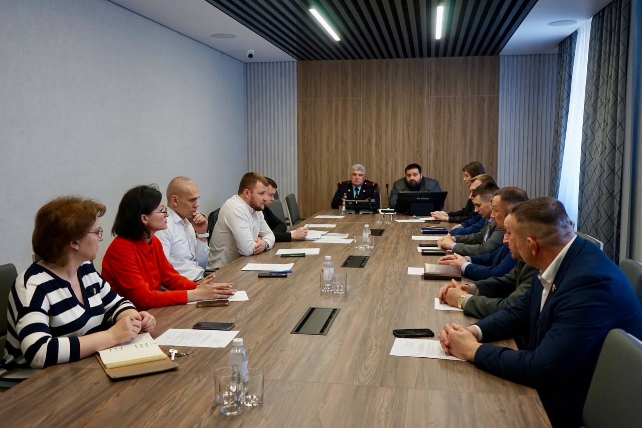 Весенний курс на безопасность: в Орле обсудили состояние дорог, аварийность и безопасность пешеходов Весенний курс на безопасность: в Орле обсудили состояние дорог, аварийность и безопасность пешеходов