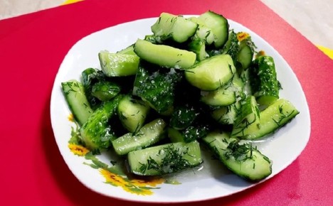 Как приготовить маринованные огурцы всего за 10 минут