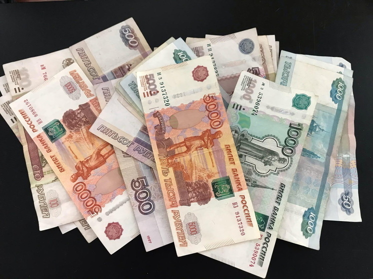 Пенсионные фонды и финансовые посредники: зарплаты выше полумиллиона рублей