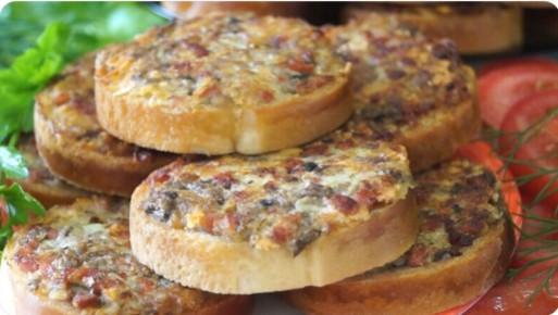 Ленивые пирожки: быстрый рецепт с батоном и грибами