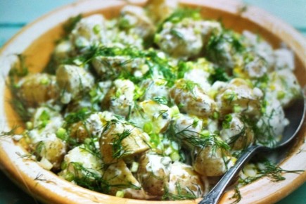 Салат из молодой картошки с укропной заправкой