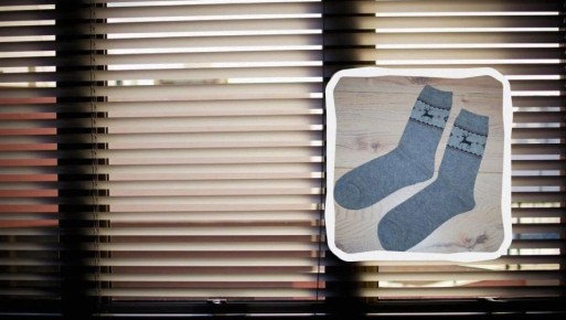 Эффективный способ очистки жалюзи с помощью старого носка