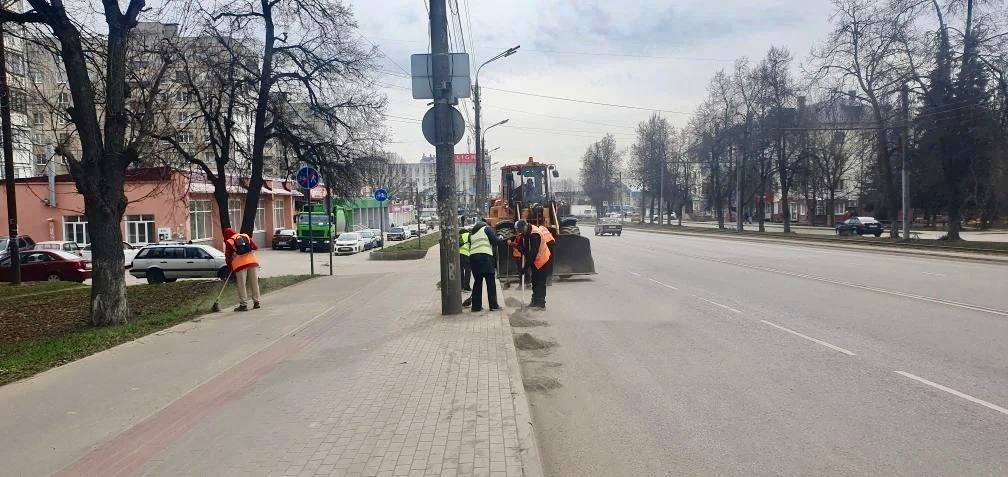 В Орле продолжается масштабная весенняя уборка: на улицы вышли десятки единиц техники и более 100 уборщиков В Орле продолжается масштабная весенняя уборка: на улицы вышли десятки единиц техники и более 100 уборщиков