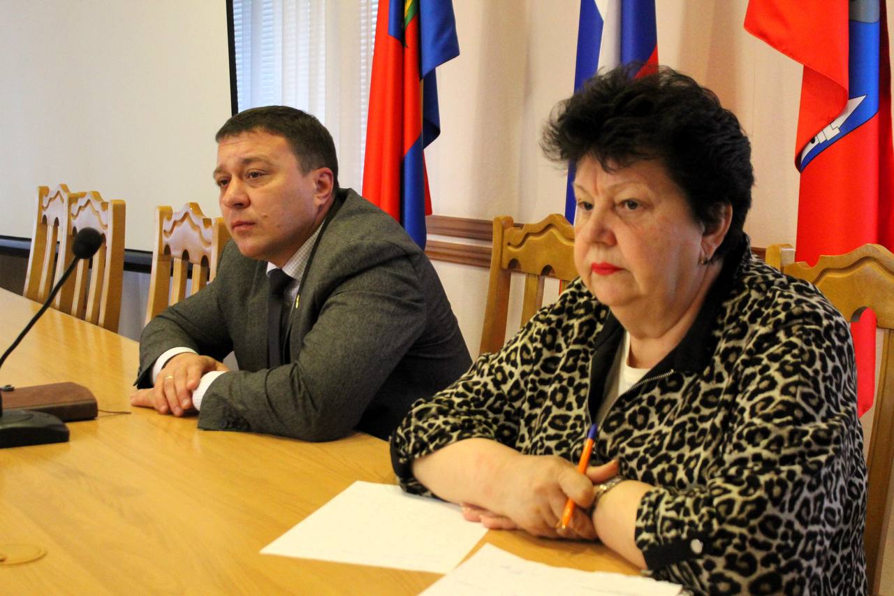 Город готовится к праздникам: управляющим компаниям поручено усилить уборку во дворах