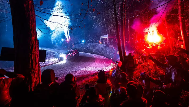 Сольберг уверенно лидирует на Ралли Монте-Карло после захватывающего старта