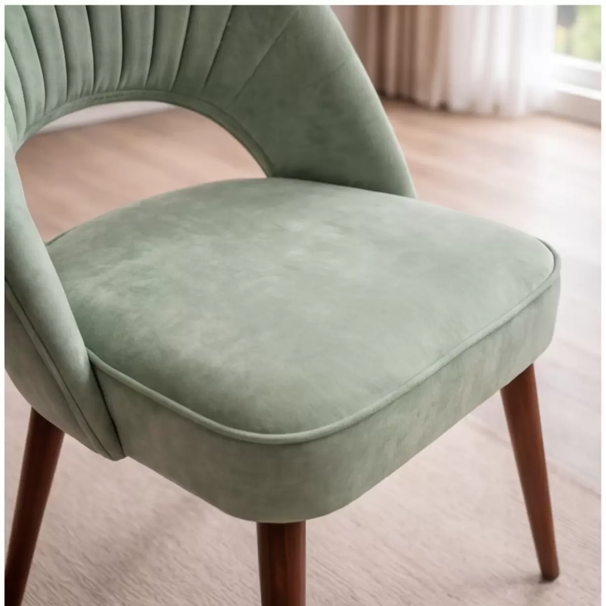 Как выбрать стулья, которые не превратят уборку в мучение