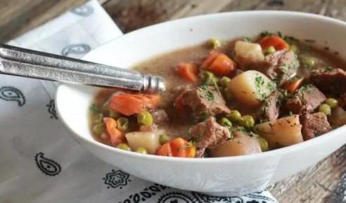 Тушеная картошка с мясом: как сделать это блюдо по-настоящему вкусным