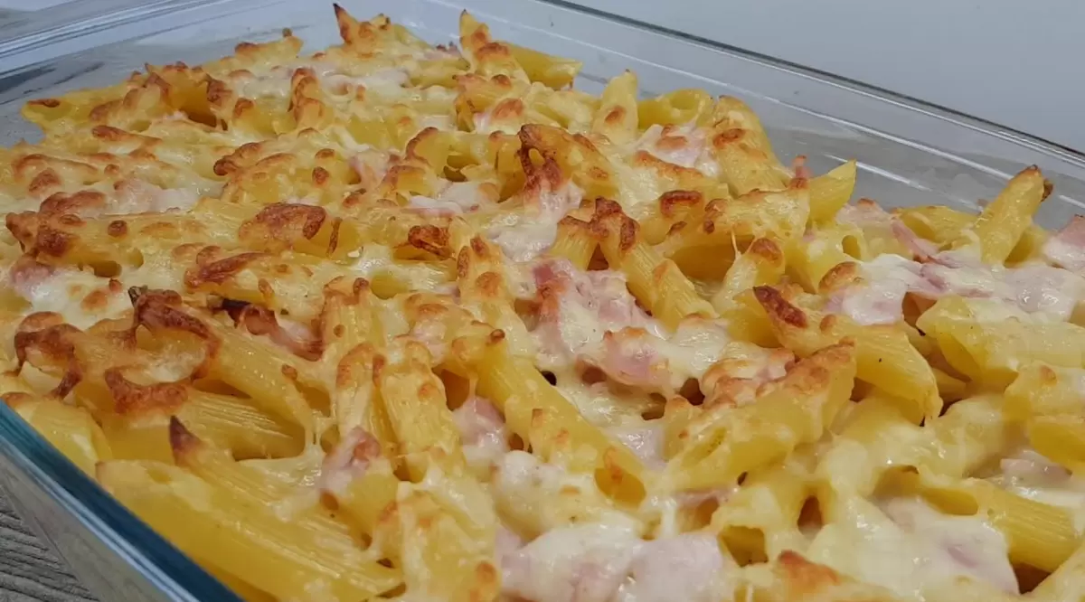 Запеканка из макарон с ветчиной и сыром: домашнее чешское угощение