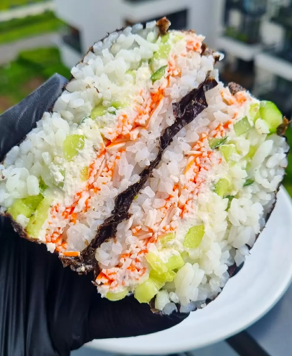 Суши-бургер: когда восточная гастрономия встречает фастфуд