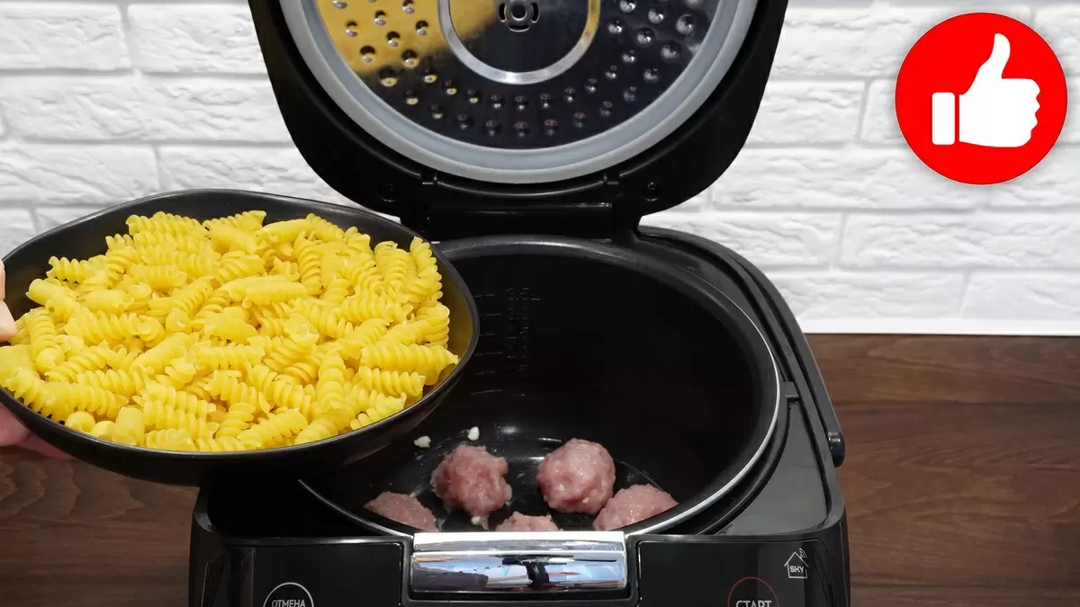 Макароны с фрикадельками в сметанном соусе: быстро и вкусно!