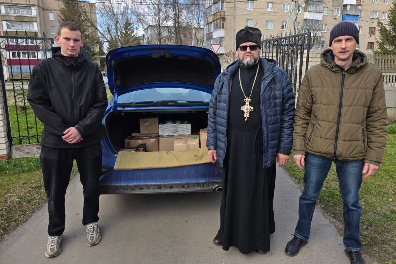 6 тонн гуманитарки и автомобиль УАЗ отвезли из Покровского района бойцам СВО 6 тонн гуманитарки и автомобиль УАЗ отвезли из Покровского района бойцам СВО