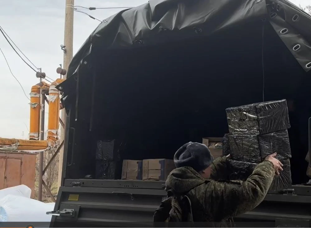 6 тонн гуманитарки и автомобиль УАЗ отвезли из Покровского района бойцам СВО 6 тонн гуманитарки и автомобиль УАЗ отвезли из Покровского района бойцам СВО