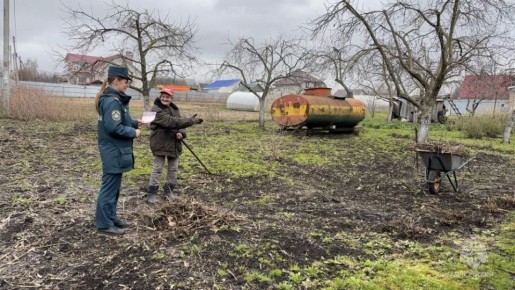 Сотрудники МЧС России проводят рейды по недопущению палов сухой растительности