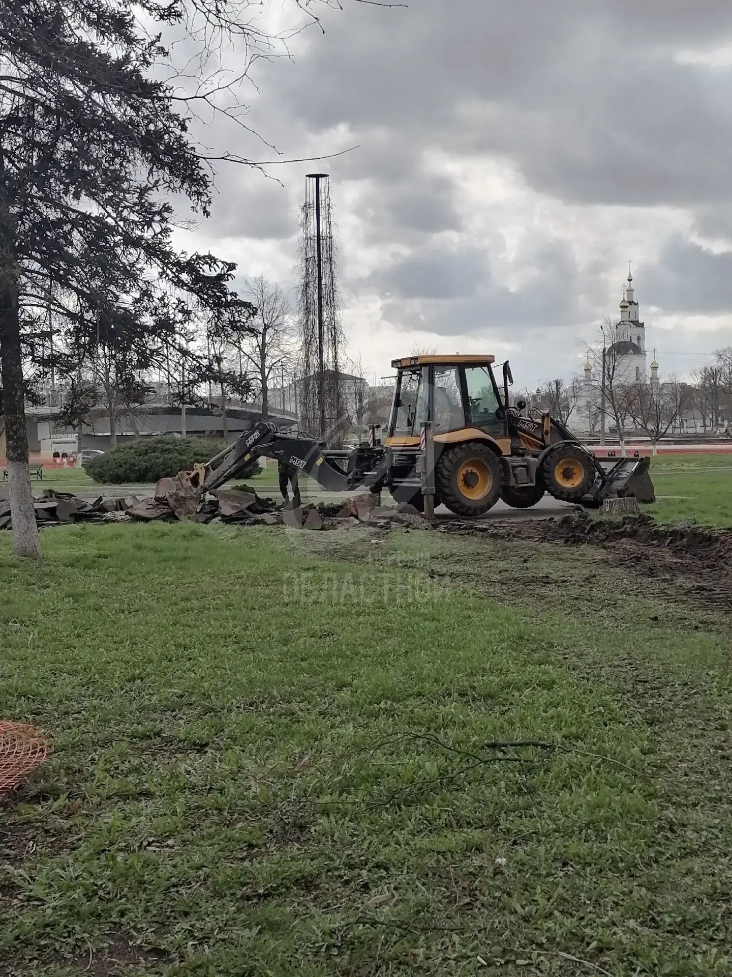 В сквере Альберта Иванова в Орле начались работы по благоустройству!