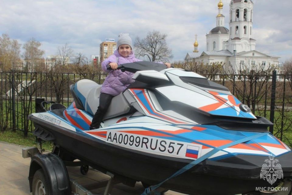 В ходе профилактической акции орловцы узнали о секретах профессий пожарного и спасателя и правилах безопасности В ходе профилактической акции орловцы узнали о секретах профессий пожарного и спасателя и правилах безопасности