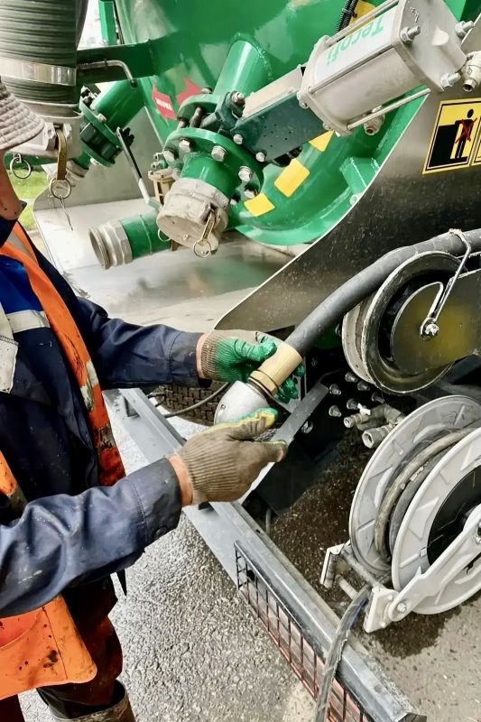 В Орле продолжается обслуживание ливневых сетей