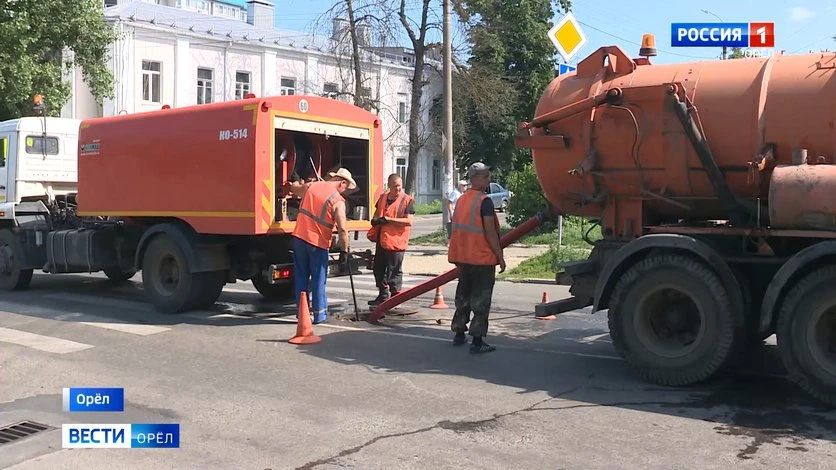 В Орле в этом году восстановили более 30 дождеприемных колодцев и решеток
