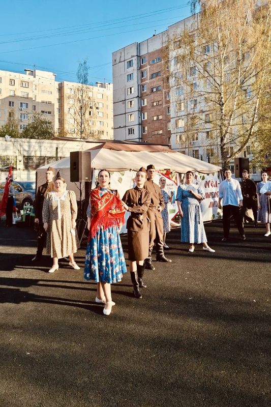 В Орле стартовала праздничная акция «Поём двором» В Орле стартовала праздничная акция «Поём двором»