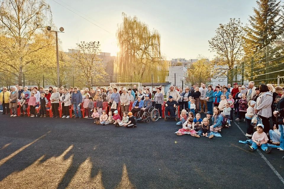 В Орле стартовала праздничная акция «Поём двором»