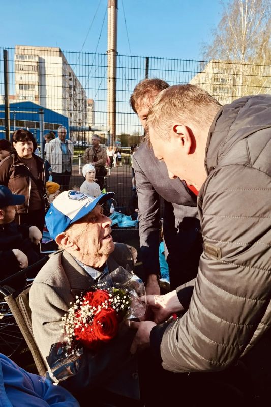 В Орле стартовала праздничная акция «Поём двором» В Орле стартовала праздничная акция «Поём двором»