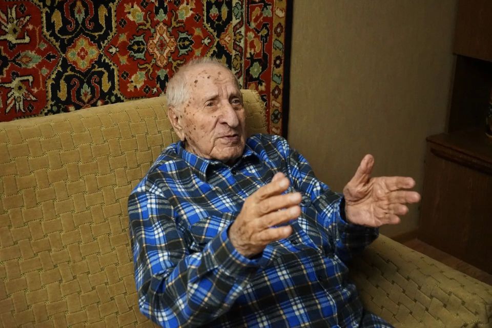 «Мы гордимся вами»: орловского ветерана Анатолия Рыбина поздравили с наступающим Днём Победы «Мы гордимся вами»: орловского ветерана Анатолия Рыбина поздравили с наступающим Днём Победы