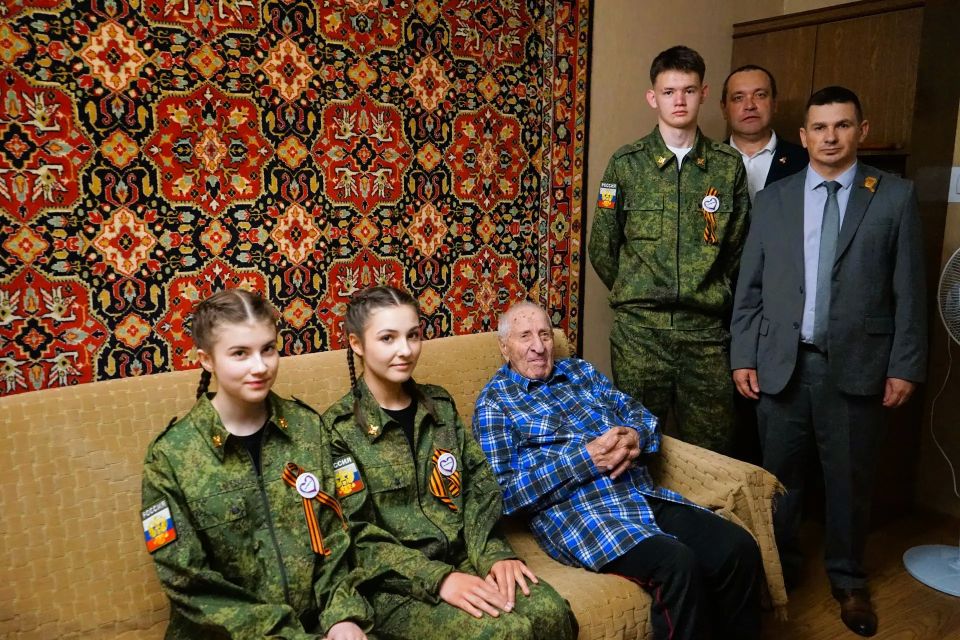 «Мы гордимся вами»: орловского ветерана Анатолия Рыбина поздравили с наступающим Днём Победы «Мы гордимся вами»: орловского ветерана Анатолия Рыбина поздравили с наступающим Днём Победы