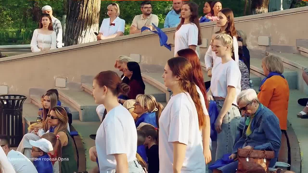 В Орле прошла акция «Синий платочек Победы»