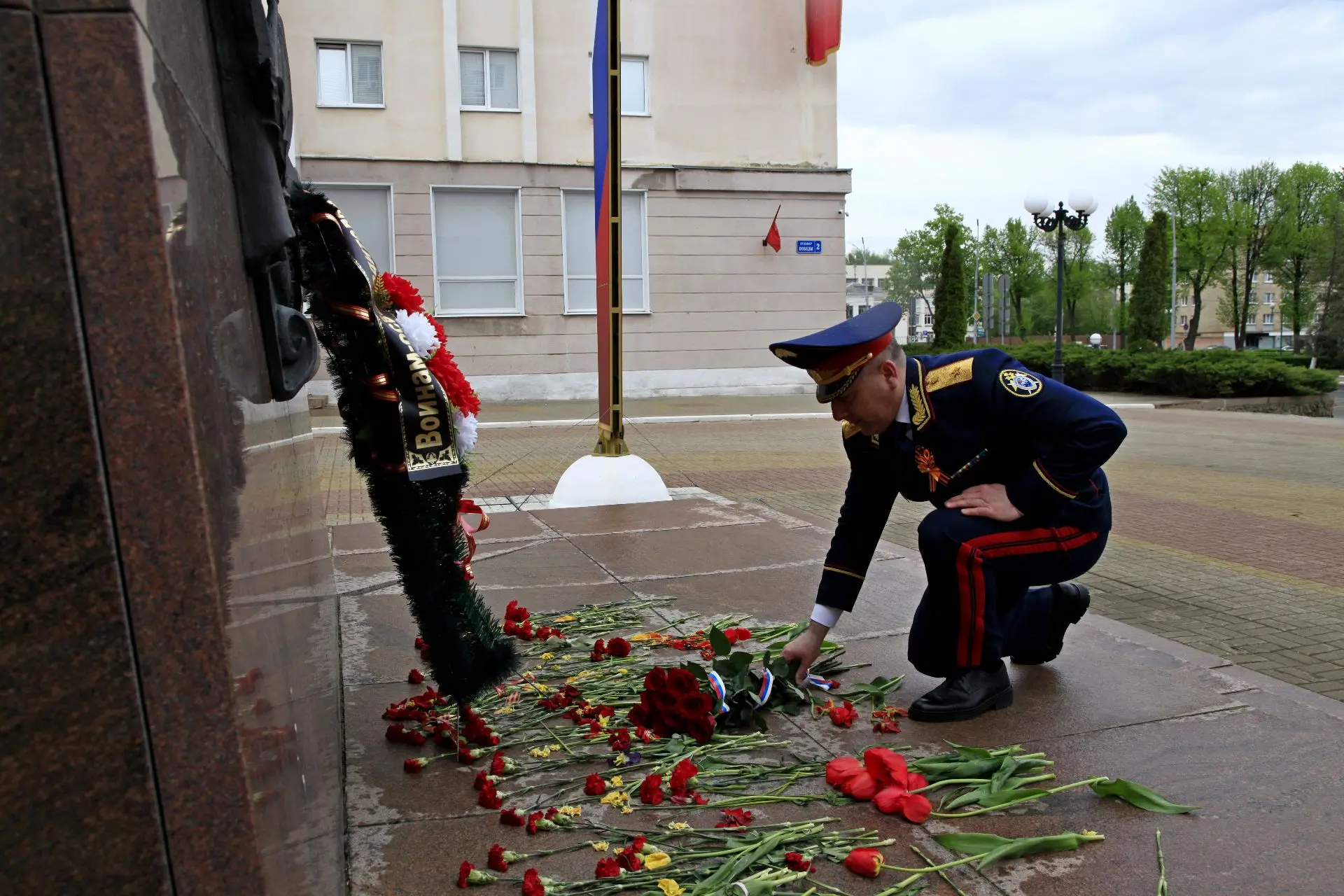Руководитель следственного управления СК России по Орловской области Александр Полшаков принял участие в торжественных мероприятиях в городе Орле Руководитель следственного управления СК России по Орловской области Александр Полшаков принял участие в торжественных мероприятиях в городе Орле