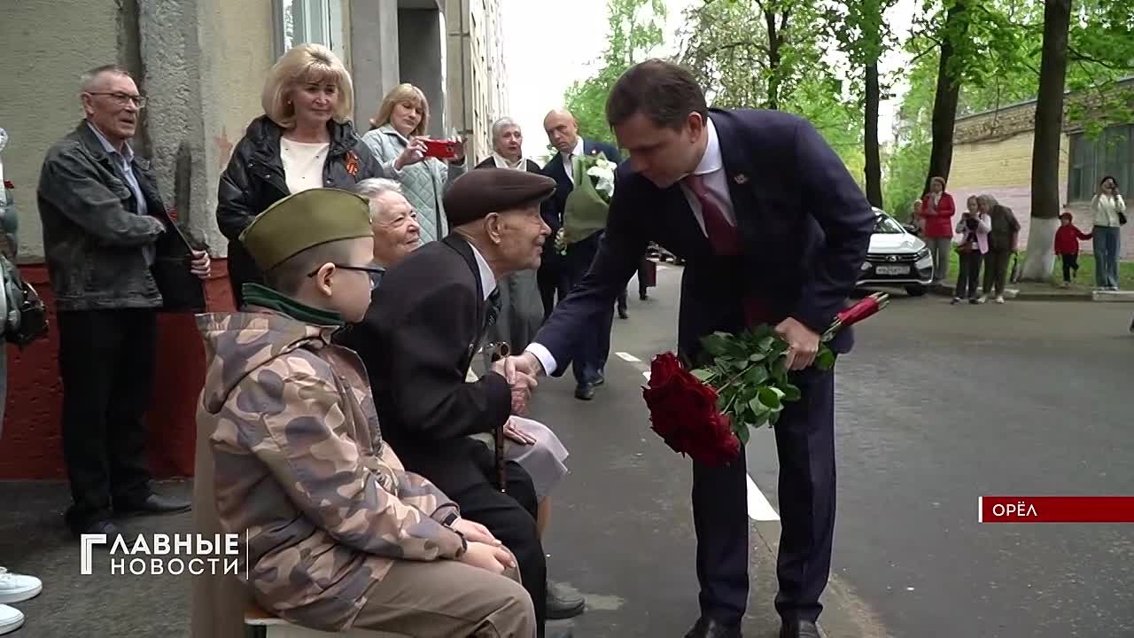 Участника Великой Отечественной войны, Виктора Севастьяновича Бондаря, с Днём Победы поздравил глава региона