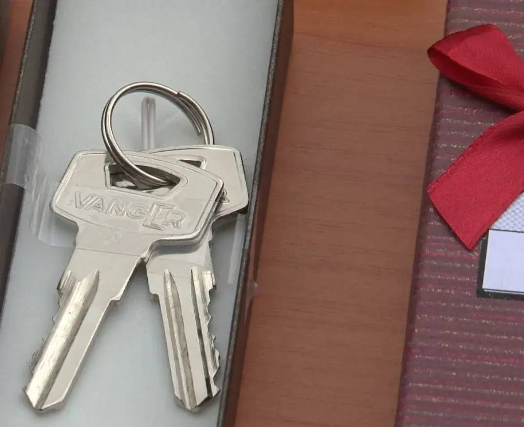 В Орловском округе еще 4 детям-сиротам вручили ключи от новых квартир!