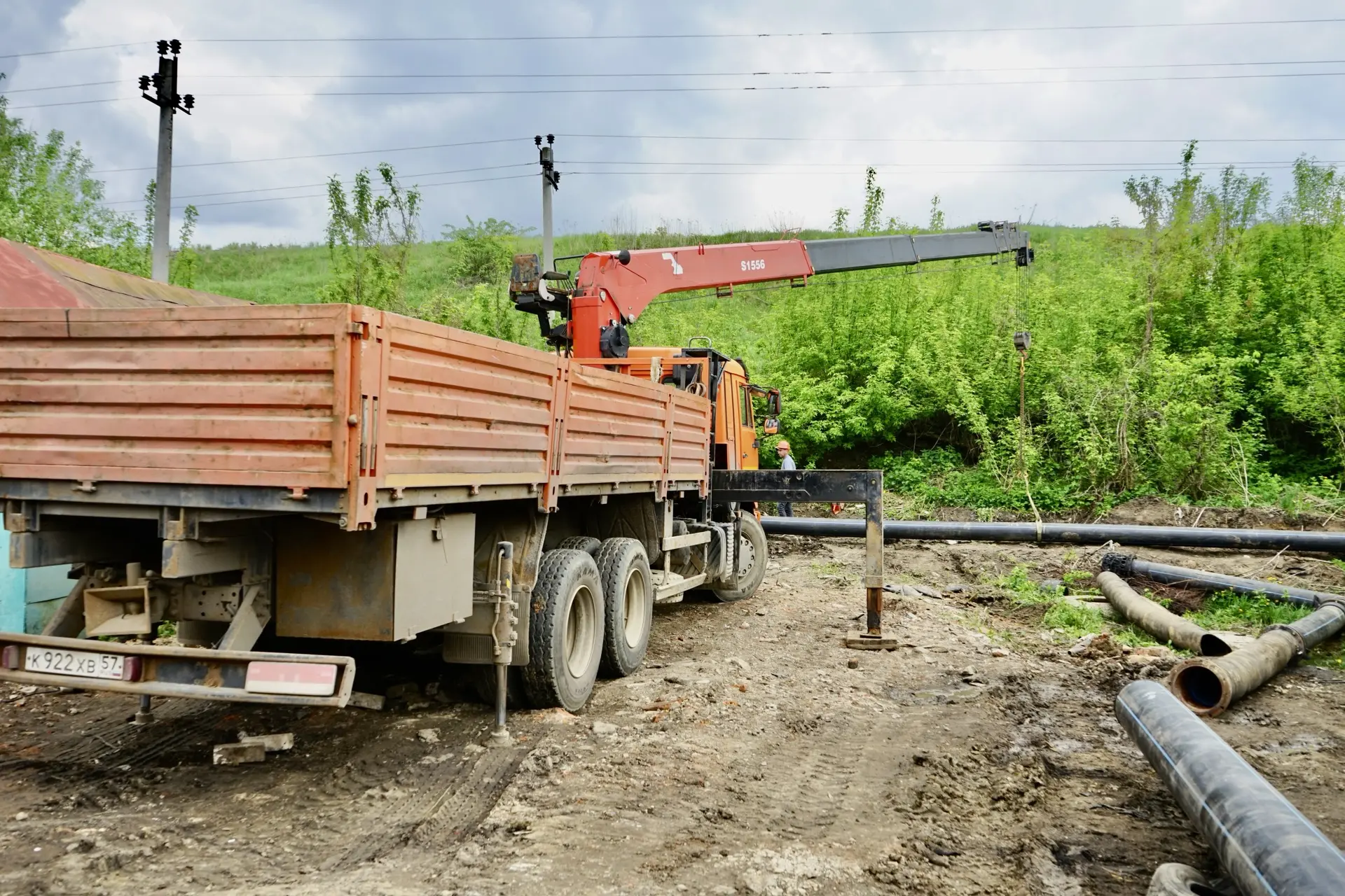 В Орле продолжаются аварийно-восстановительные работы на коллекторе в районе ГК «Луч» В Орле продолжаются аварийно-восстановительные работы на коллекторе в районе ГК «Луч»