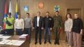 Четырем сиротам вручили ключи от квартир в Орловском округе