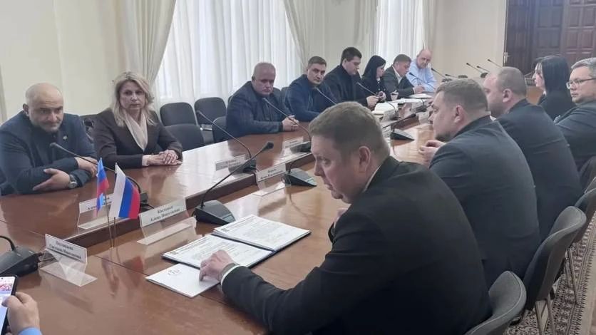 Орловцы провели выездную встречу в ЛНР в рамках проекта "Единой России" "Выбирай свое"