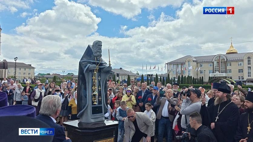 В Вятском Посаде открыли памятник схиархимандриту Илию