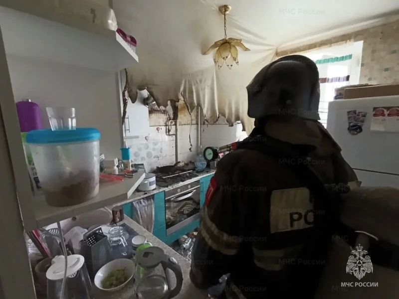 5 человек эвакуировали на пожаре в Орле Сотрудники орловских пожарно-спасательных подразделений за прошедшие сутки выезжали 13 раз, из них 9 выездов на ликвидацию возгораний и 4 выезда на помощь населению