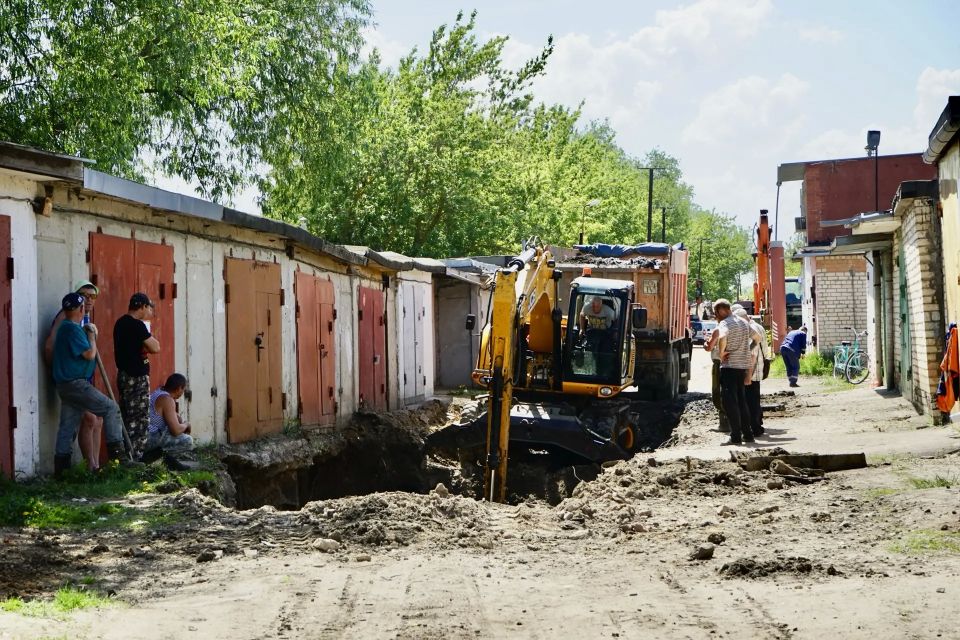 В Орле продолжается локализация аварии на коллекторе у ГК «Луч» В Орле продолжается локализация аварии на коллекторе у ГК «Луч»
