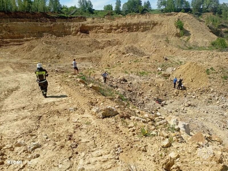 Орловского питбайкера, покорявшего бездорожье, пришлось выносить на дорогу на носилках