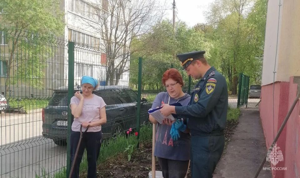 Сотрудники МЧС России продолжают проводить профилактические рейды Сотрудники МЧС России продолжают проводить профилактические рейды