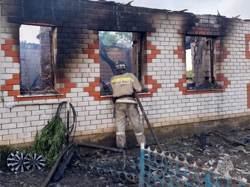 За сутки сотрудники МЧС России выезжали 17 раз: тушение пожаров, изъятие ВОП и помощь населению За прошедшие сутки орловские пожарно-спасательные подразделения выезжали 17 раз, из них 8 выездов на ликвидацию возгораний и 9...