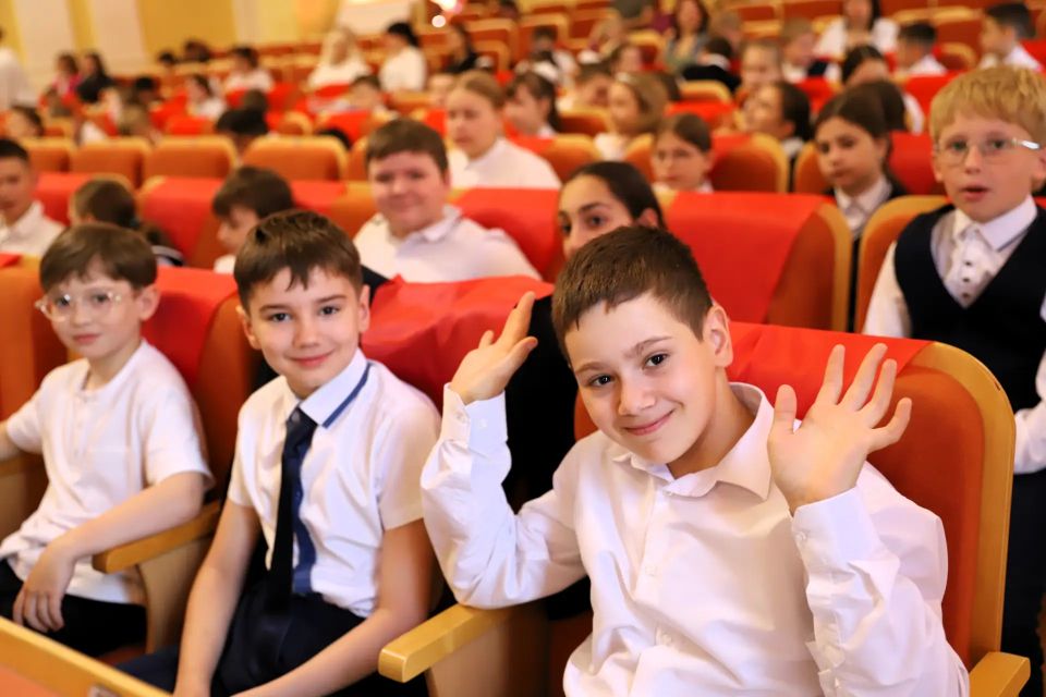 Андрей Клычков: Друзья, от всей души поздравляю с Днем пионерии! Андрей Клычков: Друзья, от всей души поздравляю с Днем пионерии!