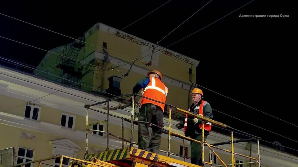 На Комсомольской продолжается перенос контактной сети