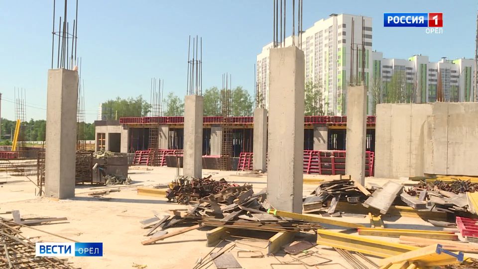 На Орловщине продолжается возведение одной из самых больших школ На Орловщине продолжается возведение одной из самых больших школ
