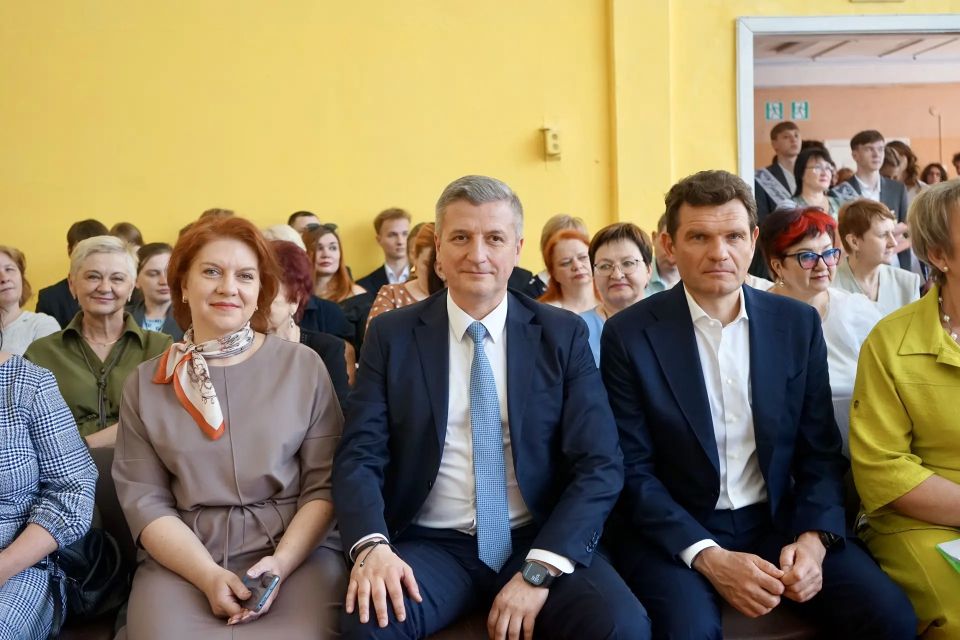 Без пяти минут студенты: в школах Орла прозвенели последние звонки Без пяти минут студенты: в школах Орла прозвенели последние звонки