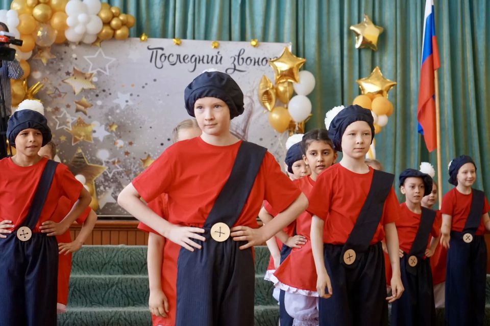Без пяти минут студенты: в школах Орла прозвенели последние звонки Без пяти минут студенты: в школах Орла прозвенели последние звонки