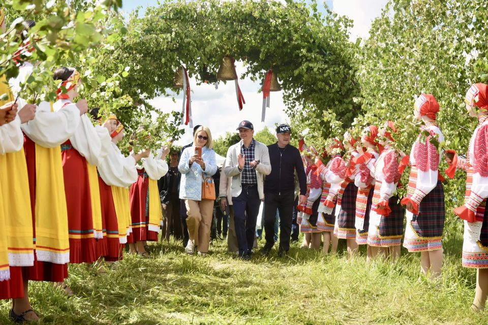 Андрей Клычков: Главный фольклорный праздник года «Троицкие хороводы» прошел на Орловщине по-настоящему ярко, душевно и на своем традиционном месте Андрей Клычков: Главный фольклорный праздник года «Троицкие хороводы» прошел на Орловщине по-настоящему ярко, душевно и на своем традиционном месте