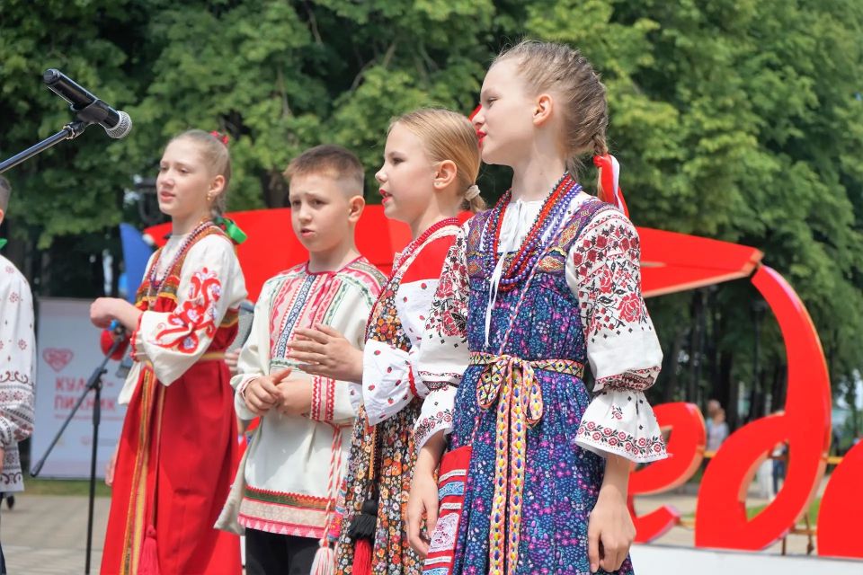Орёл — территория детства. Город, где мы создаём пространства для игр, творчества, общения и счастливых семейных воспоминаний Орёл — территория детства. Город, где мы создаём пространства для игр, творчества, общения и счастливых семейных воспоминаний